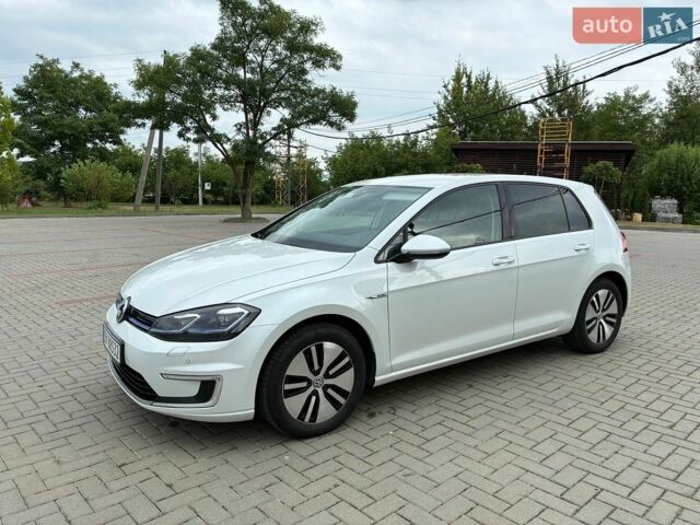 Белый Фольксваген e-Golf, объемом двигателя 0 л и пробегом 105 тыс. км за 12500 $, фото 1 на Automoto.ua