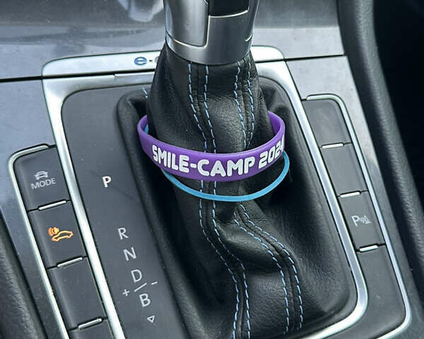 Белый Фольксваген e-Golf, объемом двигателя 0 л и пробегом 156 тыс. км за 12300 $, фото 6 на Automoto.ua