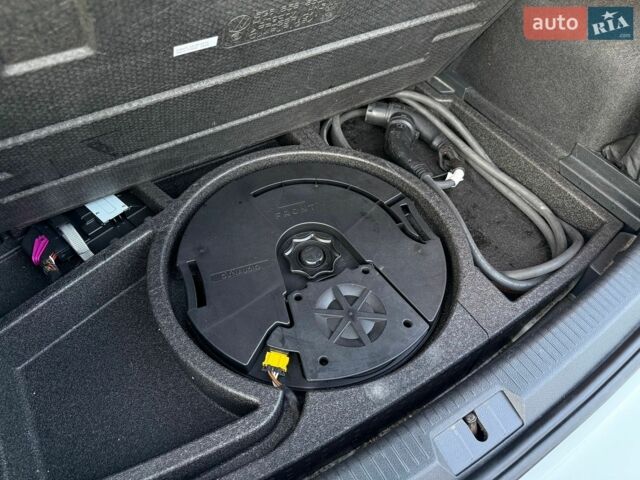 Білий Фольксваген e-Golf, об'ємом двигуна 0 л та пробігом 144 тис. км за 12900 $, фото 61 на Automoto.ua