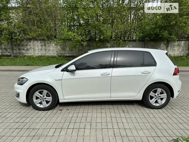 Белый Фольксваген e-Golf, объемом двигателя 0 л и пробегом 93 тыс. км за 16400 $, фото 9 на Automoto.ua