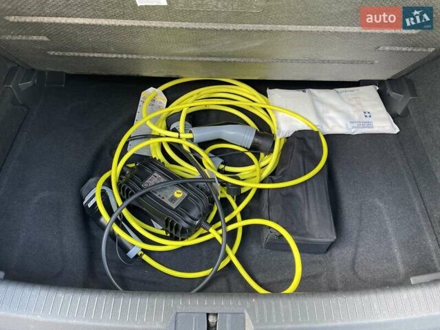 Білий Фольксваген e-Golf, об'ємом двигуна 0 л та пробігом 102 тис. км за 14200 $, фото 36 на Automoto.ua