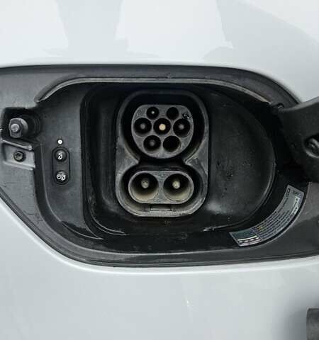 Белый Фольксваген e-Golf, объемом двигателя 0 л и пробегом 124 тыс. км за 13500 $, фото 29 на Automoto.ua