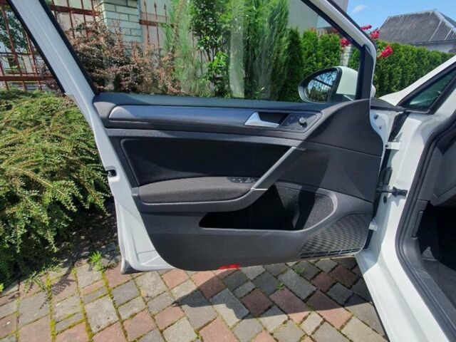 Білий Фольксваген e-Golf, об'ємом двигуна 0 л та пробігом 16 тис. км за 21999 $, фото 31 на Automoto.ua