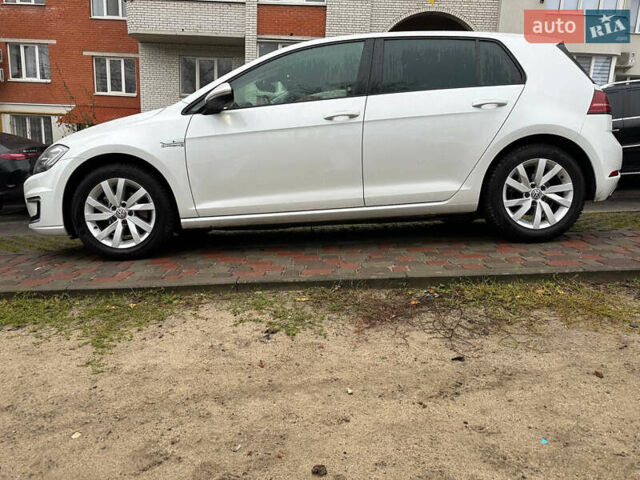 Белый Фольксваген e-Golf, объемом двигателя 0 л и пробегом 167 тыс. км за 13500 $, фото 12 на Automoto.ua