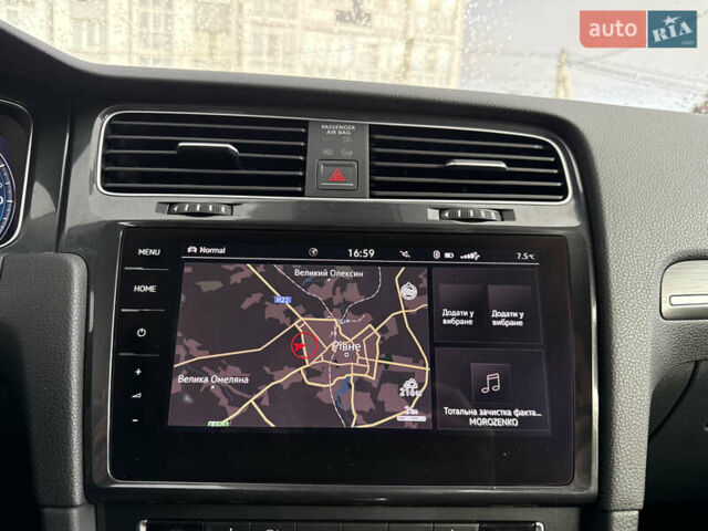 Белый Фольксваген e-Golf, объемом двигателя 0 л и пробегом 84 тыс. км за 14200 $, фото 57 на Automoto.ua