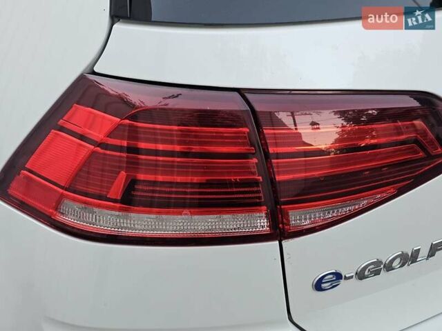 Білий Фольксваген e-Golf, об'ємом двигуна 0 л та пробігом 112 тис. км за 15950 $, фото 12 на Automoto.ua