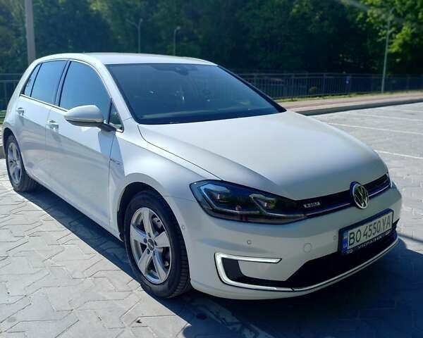 Білий Фольксваген e-Golf, об'ємом двигуна 0 л та пробігом 131 тис. км за 14400 $, фото 1 на Automoto.ua