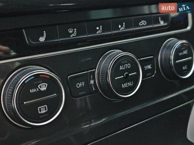 Білий Фольксваген e-Golf, об'ємом двигуна 0 л та пробігом 112 тис. км за 15950 $, фото 56 на Automoto.ua