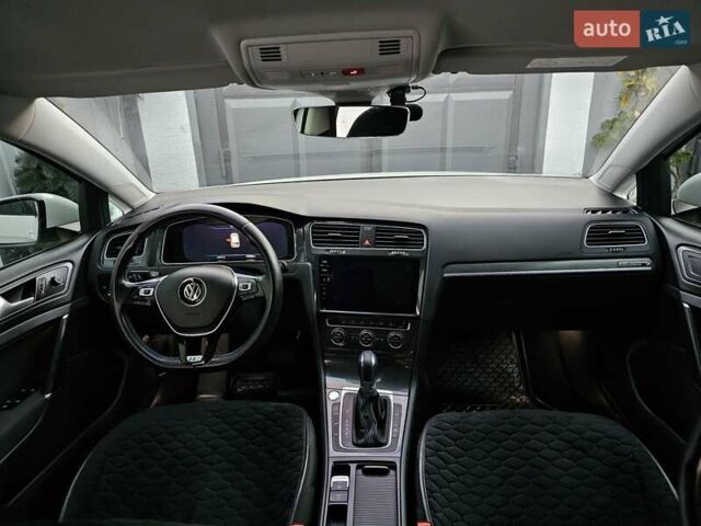 Білий Фольксваген e-Golf, об'ємом двигуна 0 л та пробігом 112 тис. км за 15950 $, фото 65 на Automoto.ua