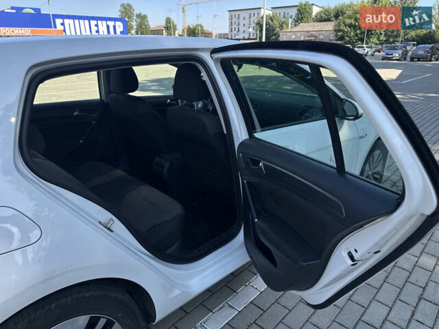 Белый Фольксваген e-Golf, объемом двигателя 0 л и пробегом 177 тыс. км за 10800 $, фото 16 на Automoto.ua