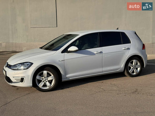 Белый Фольксваген e-Golf, объемом двигателя 0 л и пробегом 165 тыс. км за 13500 $, фото 3 на Automoto.ua