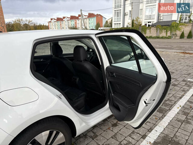 Белый Фольксваген e-Golf, объемом двигателя 0 л и пробегом 84 тыс. км за 14200 $, фото 87 на Automoto.ua
