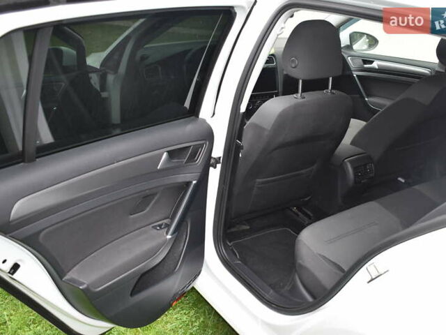 Белый Фольксваген e-Golf, объемом двигателя 0 л и пробегом 80 тыс. км за 14500 $, фото 8 на Automoto.ua