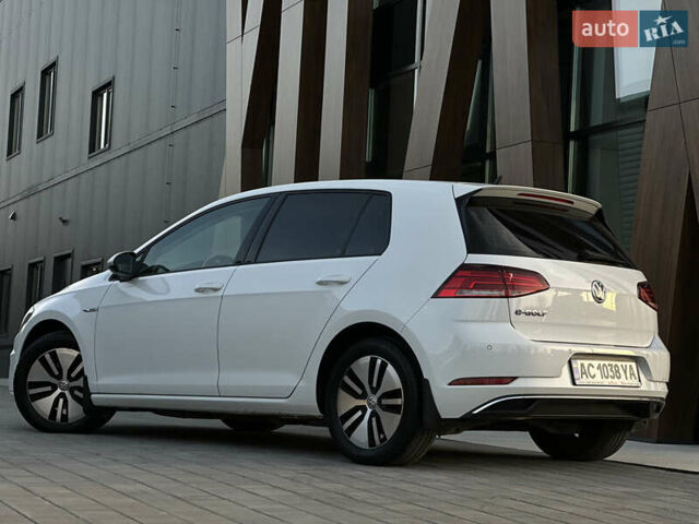 Белый Фольксваген e-Golf, объемом двигателя 0 л и пробегом 61 тыс. км за 14500 $, фото 1 на Automoto.ua