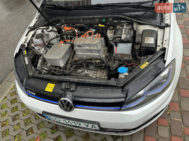Белый Фольксваген e-Golf, объемом двигателя 0 л и пробегом 167 тыс. км за 13500 $, фото 18 на Automoto.ua