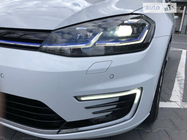 Белый Фольксваген e-Golf, объемом двигателя 0 л и пробегом 125 тыс. км за 14999 $, фото 14 на Automoto.ua