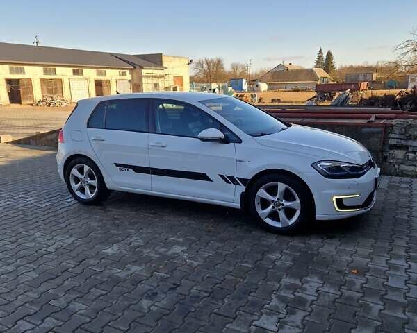Белый Фольксваген e-Golf, объемом двигателя 0 л и пробегом 125 тыс. км за 13700 $, фото 2 на Automoto.ua
