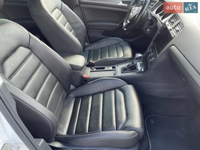 Белый Фольксваген e-Golf, объемом двигателя 0 л и пробегом 118 тыс. км за 14200 $, фото 24 на Automoto.ua