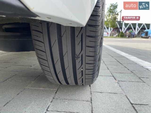 Белый Фольксваген e-Golf, объемом двигателя 0 л и пробегом 118 тыс. км за 14200 $, фото 18 на Automoto.ua