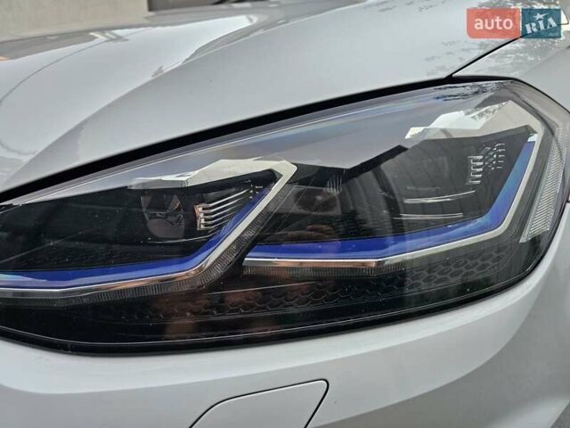 Білий Фольксваген e-Golf, об'ємом двигуна 0 л та пробігом 112 тис. км за 15950 $, фото 11 на Automoto.ua