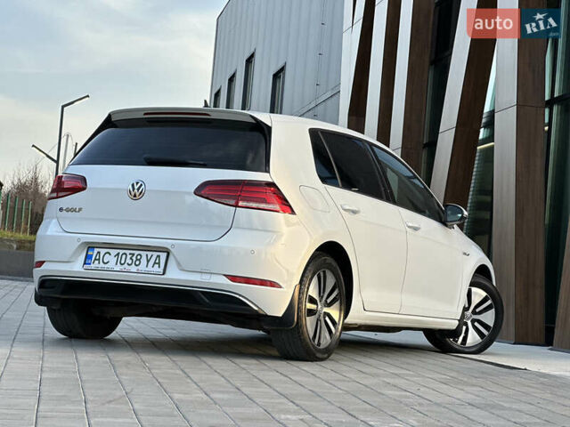 Белый Фольксваген e-Golf, объемом двигателя 0 л и пробегом 61 тыс. км за 14500 $, фото 4 на Automoto.ua