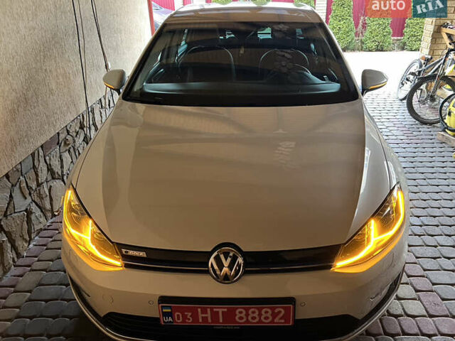 Белый Фольксваген e-Golf, объемом двигателя 0 л и пробегом 137 тыс. км за 12999 $, фото 86 на Automoto.ua