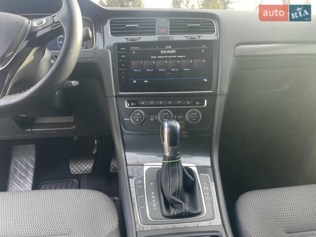 Белый Фольксваген e-Golf, объемом двигателя 0 л и пробегом 95 тыс. км за 13600 $, фото 5 на Automoto.ua