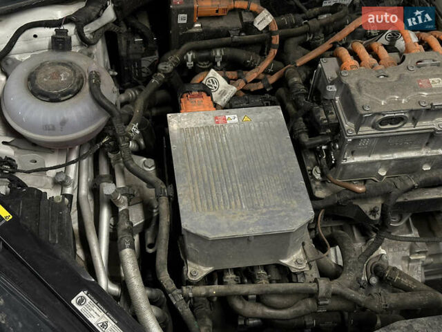 Білий Фольксваген e-Golf, об'ємом двигуна 0 л та пробігом 60 тис. км за 15490 $, фото 26 на Automoto.ua