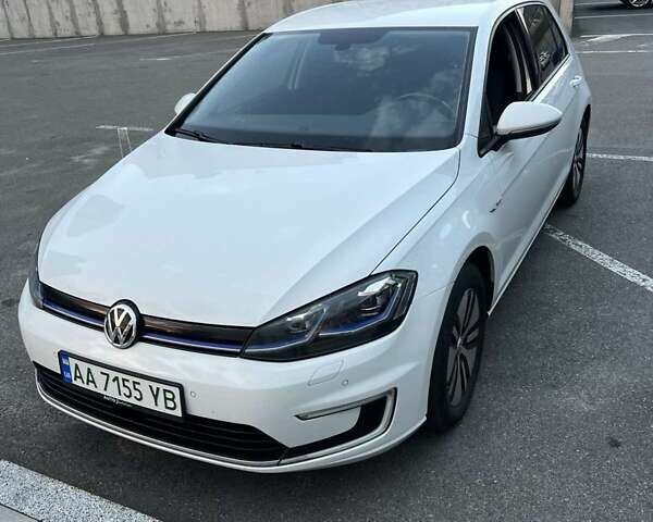 Белый Фольксваген e-Golf, объемом двигателя 0 л и пробегом 90 тыс. км за 15700 $, фото 5 на Automoto.ua