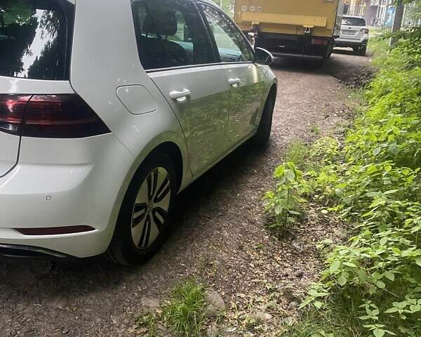 Белый Фольксваген e-Golf, объемом двигателя 0 л и пробегом 86 тыс. км за 13200 $, фото 9 на Automoto.ua