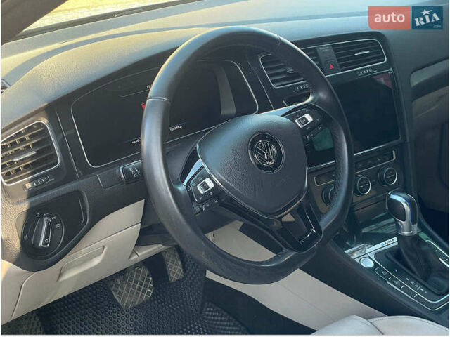 Білий Фольксваген e-Golf, об'ємом двигуна 0 л та пробігом 106 тис. км за 15490 $, фото 15 на Automoto.ua