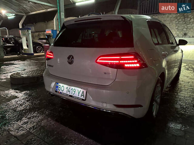 Белый Фольксваген e-Golf, объемом двигателя 0 л и пробегом 167 тыс. км за 13500 $, фото 3 на Automoto.ua