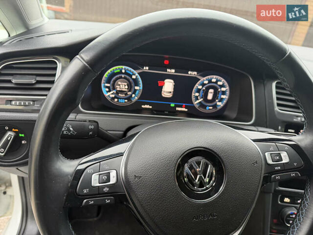 Белый Фольксваген e-Golf, объемом двигателя 0 л и пробегом 110 тыс. км за 13600 $, фото 3 на Automoto.ua
