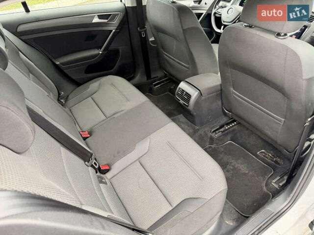 Білий Фольксваген e-Golf, об'ємом двигуна 0 л та пробігом 90 тис. км за 12950 $, фото 19 на Automoto.ua