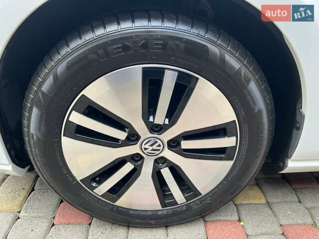 Белый Фольксваген e-Golf, объемом двигателя 0 л и пробегом 137 тыс. км за 12999 $, фото 41 на Automoto.ua