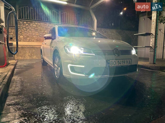 Белый Фольксваген e-Golf, объемом двигателя 0 л и пробегом 167 тыс. км за 13500 $, фото 2 на Automoto.ua