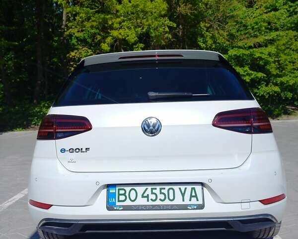 Белый Фольксваген e-Golf, объемом двигателя 0 л и пробегом 131 тыс. км за 15500 $, фото 4 на Automoto.ua