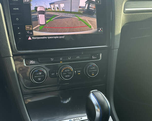 Белый Фольксваген e-Golf, объемом двигателя 0 л и пробегом 156 тыс. км за 12300 $, фото 19 на Automoto.ua