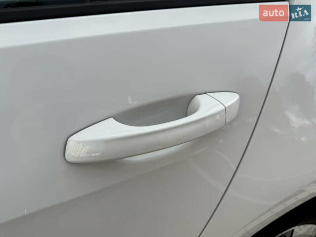 Белый Фольксваген e-Golf, объемом двигателя 0 л и пробегом 84 тыс. км за 14200 $, фото 27 на Automoto.ua