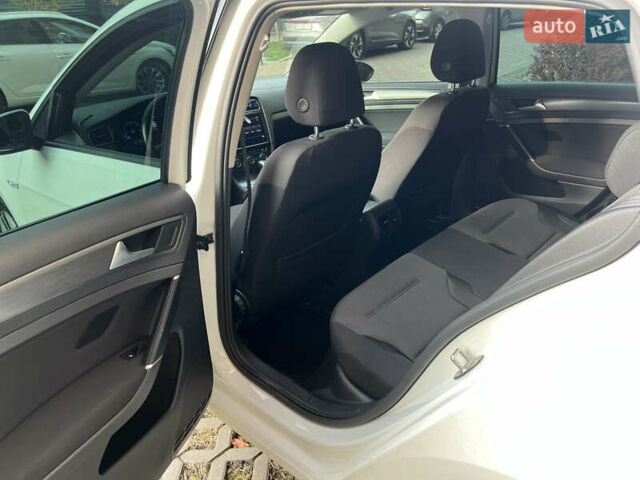 Білий Фольксваген e-Golf, об'ємом двигуна 0 л та пробігом 160 тис. км за 11800 $, фото 11 на Automoto.ua