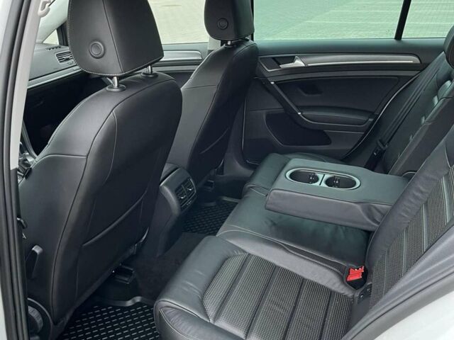 Белый Фольксваген e-Golf, объемом двигателя 0 л и пробегом 56 тыс. км за 17400 $, фото 29 на Automoto.ua