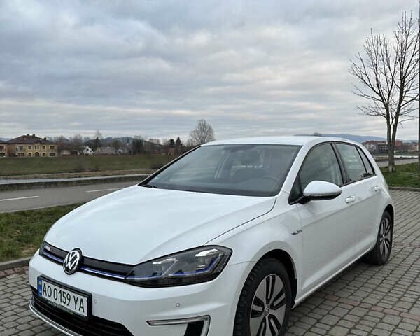Белый Фольксваген e-Golf, объемом двигателя 0 л и пробегом 15 тыс. км за 23000 $, фото 1 на Automoto.ua