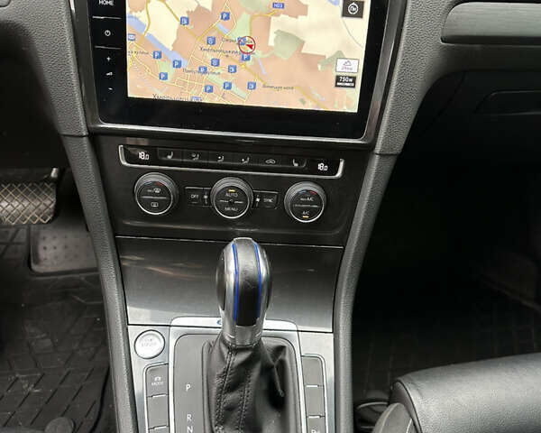 Белый Фольксваген e-Golf, объемом двигателя 0 л и пробегом 133 тыс. км за 13500 $, фото 17 на Automoto.ua