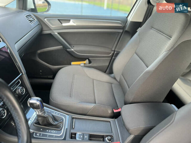 Белый Фольксваген e-Golf, объемом двигателя 0 л и пробегом 56 тыс. км за 13200 $, фото 28 на Automoto.ua