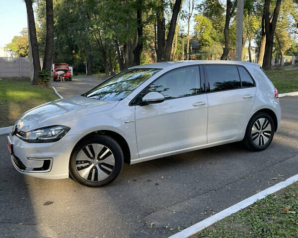 Белый Фольксваген e-Golf, объемом двигателя 0 л и пробегом 229 тыс. км за 14999 $, фото 3 на Automoto.ua