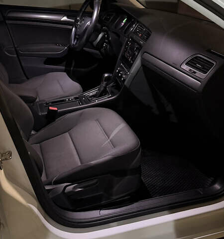 Білий Фольксваген e-Golf, об'ємом двигуна 0 л та пробігом 110 тис. км за 13500 $, фото 8 на Automoto.ua