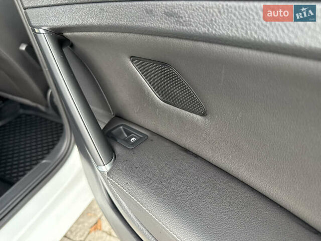 Белый Фольксваген e-Golf, объемом двигателя 0 л и пробегом 84 тыс. км за 14200 $, фото 89 на Automoto.ua