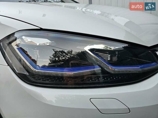 Білий Фольксваген e-Golf, об'ємом двигуна 0 л та пробігом 112 тис. км за 15950 $, фото 10 на Automoto.ua