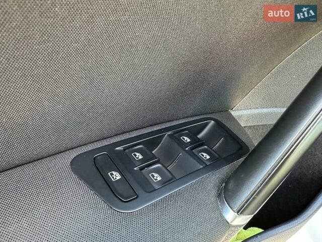 Білий Фольксваген e-Golf, об'ємом двигуна 0 л та пробігом 126 тис. км за 11900 $, фото 21 на Automoto.ua