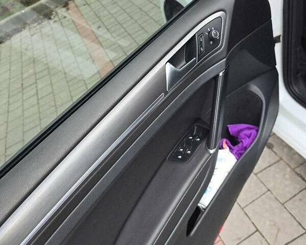 Білий Фольксваген e-Golf, об'ємом двигуна 0 л та пробігом 138 тис. км за 13900 $, фото 24 на Automoto.ua